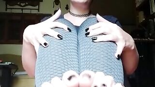 Toe Tease in TikTok Leggings