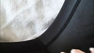 beim Porno schauen ist meine Pussy feucht geworden, ich liebe Selbstbefriedigung