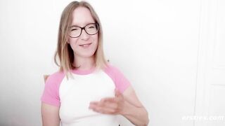 Amelia Gives Us a Sexy Show Outdoors