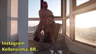 Empinando bem a bunda para o fixo fuder