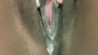 SOUTH AFRICAN GIRL SQUIRTING AND CREAMING