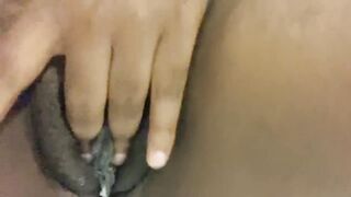 SOUTH AFRICAN GIRL SQUIRTING AND CREAMING