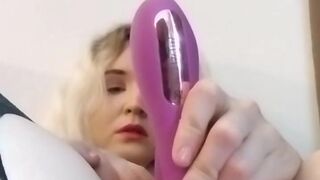 Vibrating pussy very hard