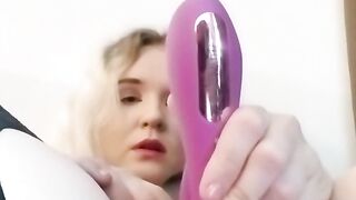 Vibrating pussy very hard