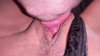 Присосался к моей пизде